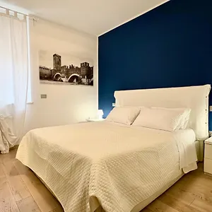 Apartment Leoncino 14 Italy
